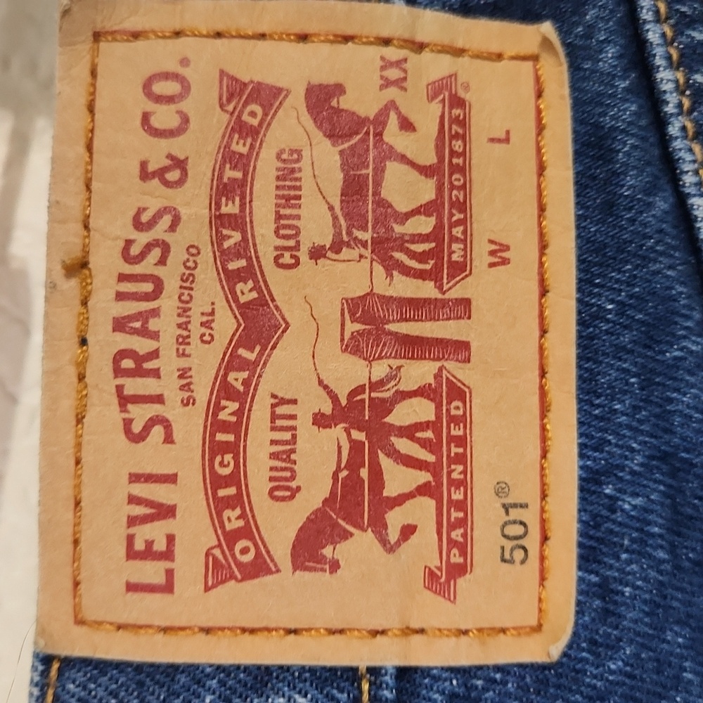 Levi's 501® Original Fit High Rise Women's Shorts Midnight Distressed Wash 24 - Picture 4 of 12